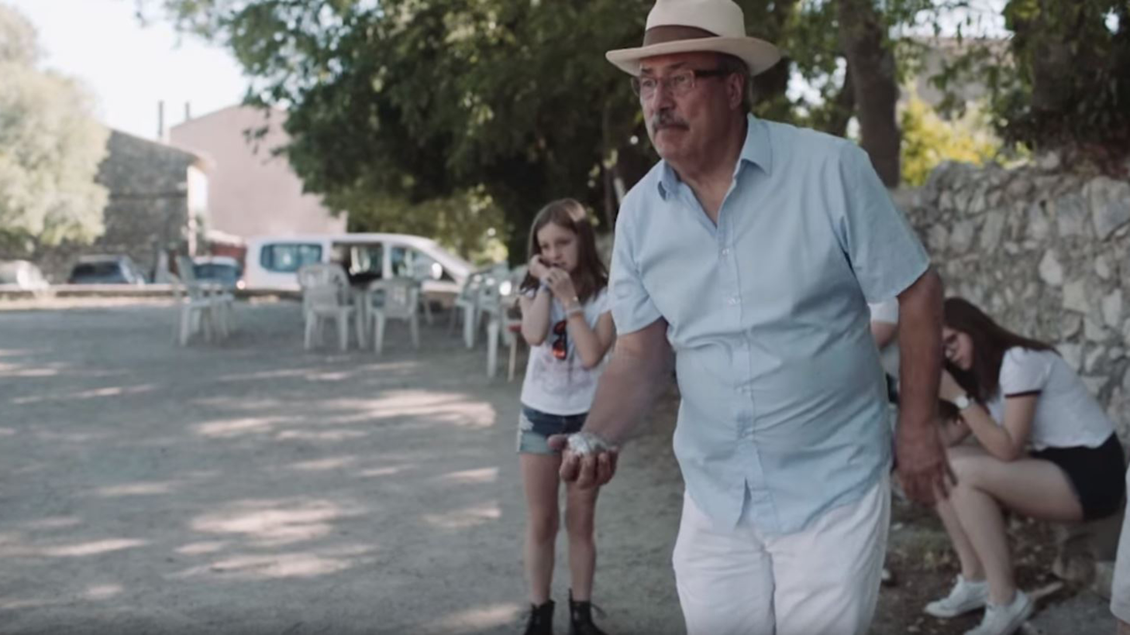 Philippe jugando al boule. 