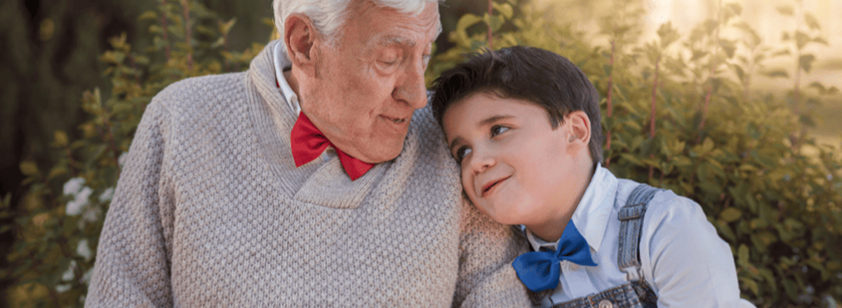 Un grand-père et son petit-fils
